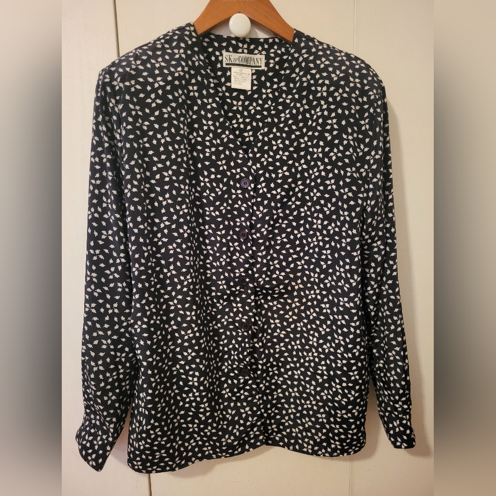 SK & Company Black and White Mini Leaf Blouse Sz 12